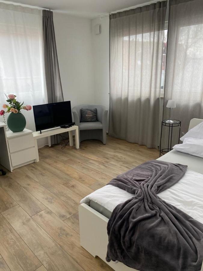 Ferienwohnungen Lamisto Am Waldesrand Neckartenzlingen ภายนอก รูปภาพ